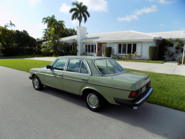 1979 Mercedes-Benz 200-Series - photo 3