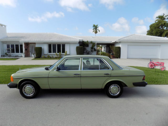 1979 Mercedes-Benz 200-Series - photo 4
