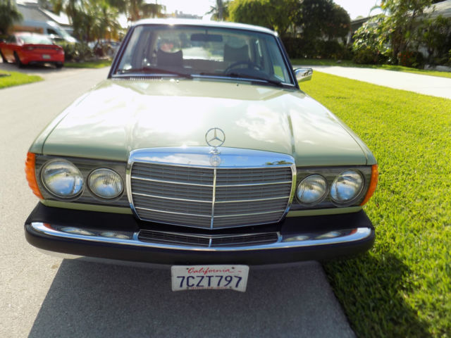 1979 Mercedes-Benz 200-Series - photo 5