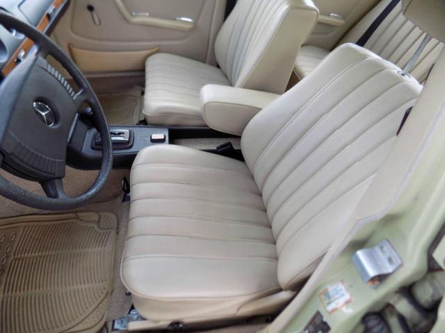 1979 Mercedes-Benz 200-Series - photo 7