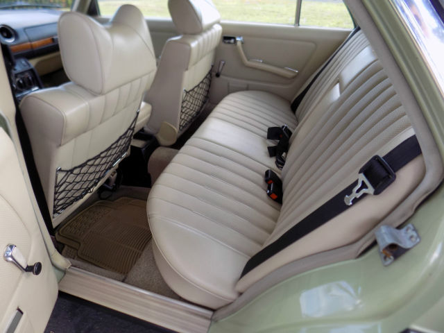 1979 Mercedes-Benz 200-Series - photo 8
