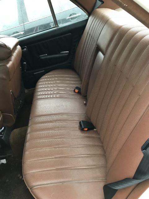 1979 Mercedes-Benz 200-Series - photo 2