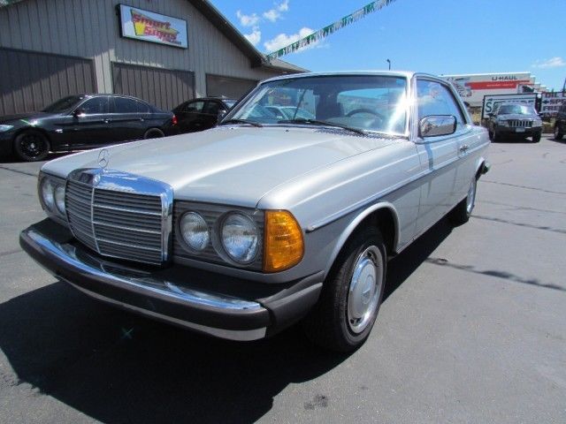 1979 Mercedes-Benz 200-Series