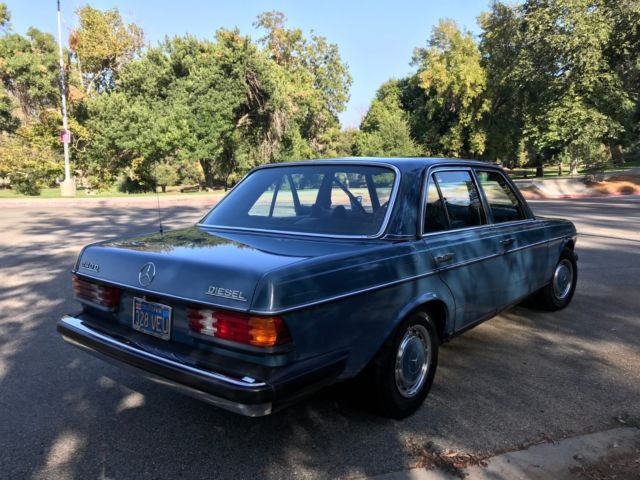 1979 Mercedes-Benz 200-Series - photo 2