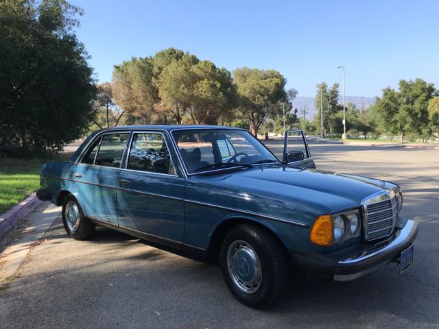 1979 Mercedes-Benz 200-Series - photo 3