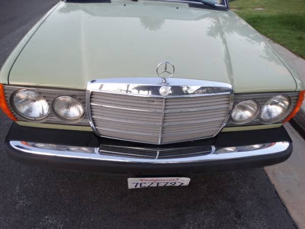 1979 Mercedes-Benz 200-Series - photo 3
