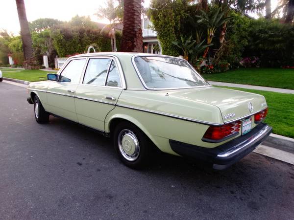 1979 Mercedes-Benz 200-Series - photo 4