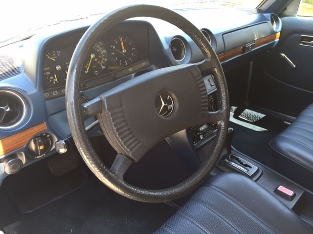 1979 Mercedes-Benz 200-Series - photo 10