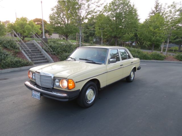 1979 Mercedes-Benz 240D Yellow in Excellent Condition with Auxiliary Tank 1979 Mercedes-Benz 200-Series