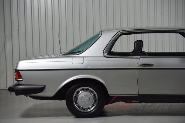 1979 Mercedes-Benz 200-Series -- - photo 10