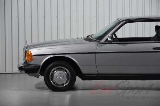 1979 Mercedes-Benz 200-Series -- - photo 12