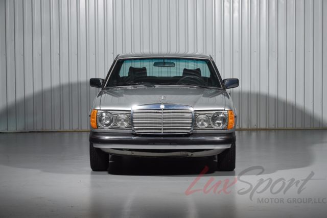 1979 Mercedes-Benz 200-Series -- - photo 4