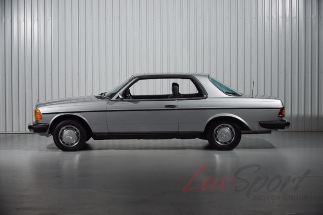 1979 Mercedes-Benz 200-Series -- - photo 7