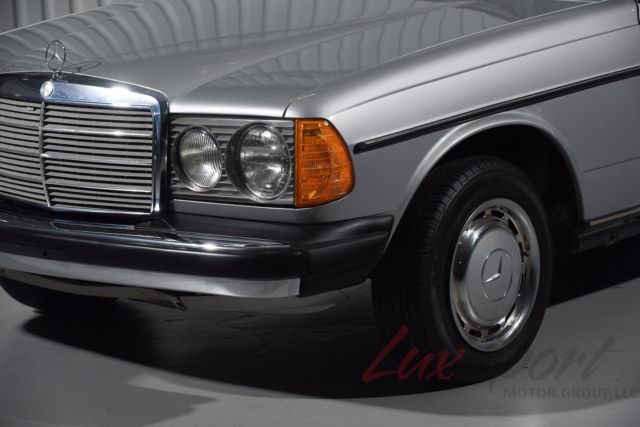 1979 Mercedes-Benz 200-Series -- - photo 9