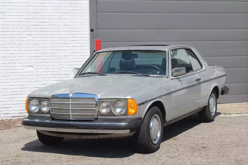 1979 Mercedes Benz 280CE Sunroof Coupe 1979 Mercedes-Benz 200-Series Sunroof Coupe