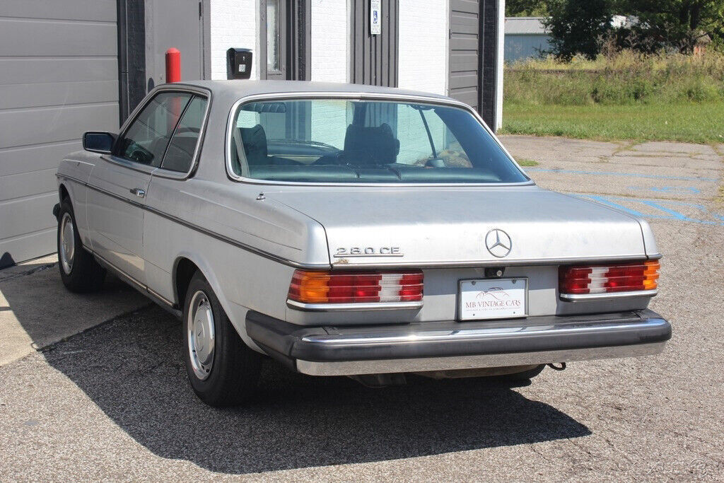 1979 Mercedes-Benz 200-Series Sunroof Coupe - photo 4