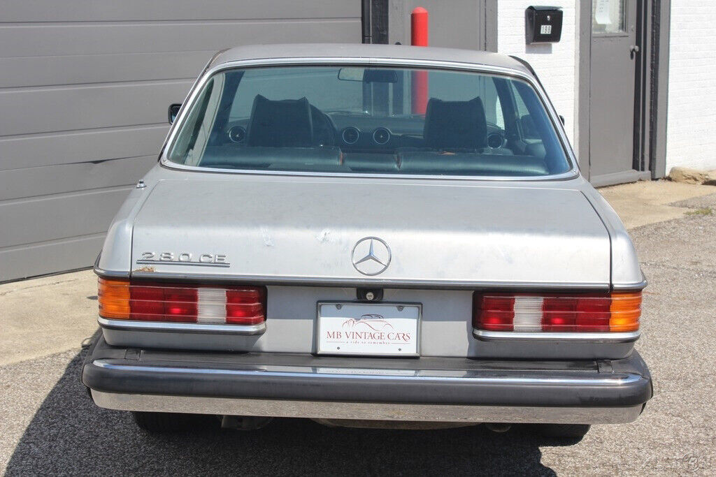 1979 Mercedes-Benz 200-Series Sunroof Coupe - photo 6