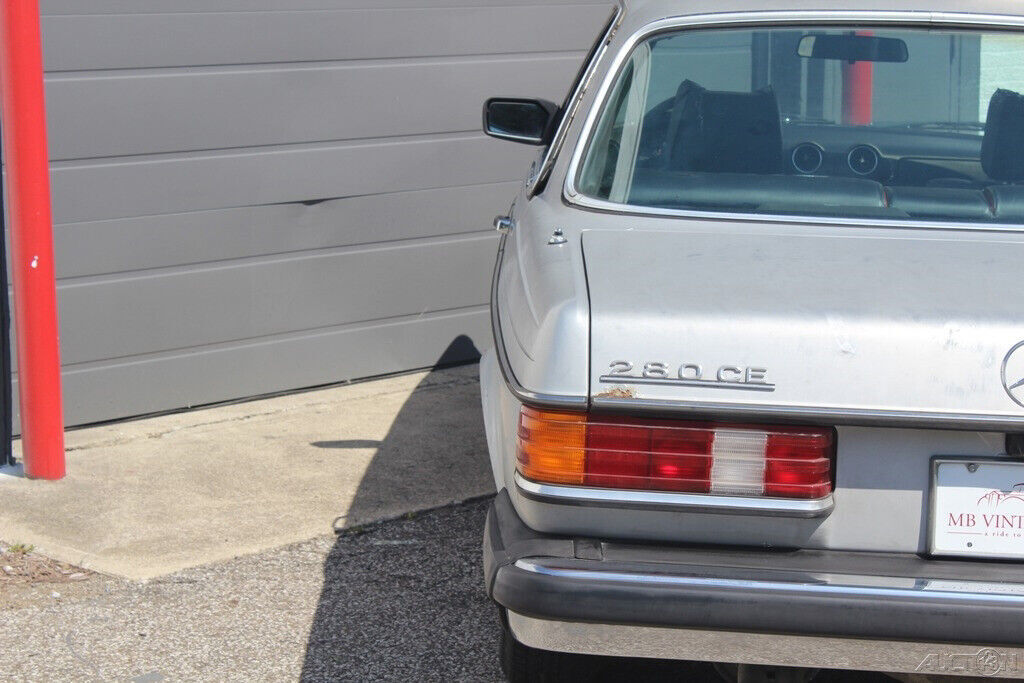 1979 Mercedes-Benz 200-Series Sunroof Coupe - photo 8