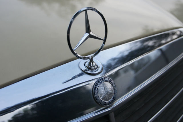 1979 Mercedes-Benz 200-Series - photo 11