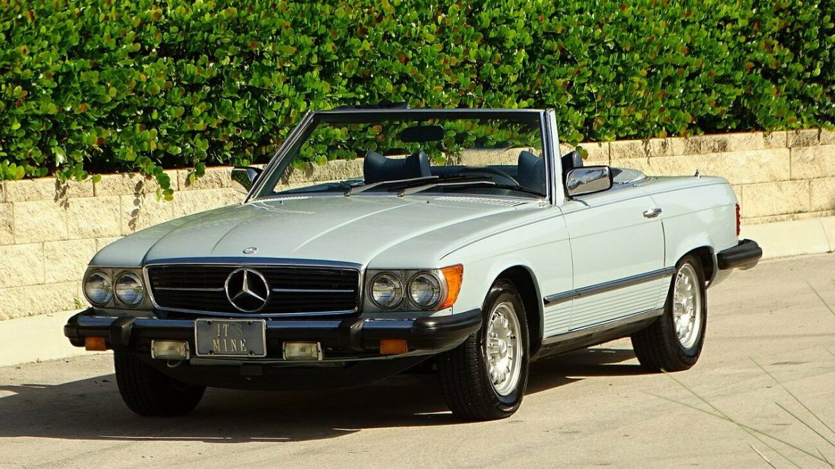 1979 MERCEDES BENZ 450SL WITH 22,000 MILES A CLASSICALLY DESIGNED ROADSTER 1979 Mercedes-Benz SL-Class ROADSTER