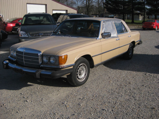 1979 Merecede-Benz 300 SD 1979 Mercedes-Benz 300-Series 4 Door Sedan