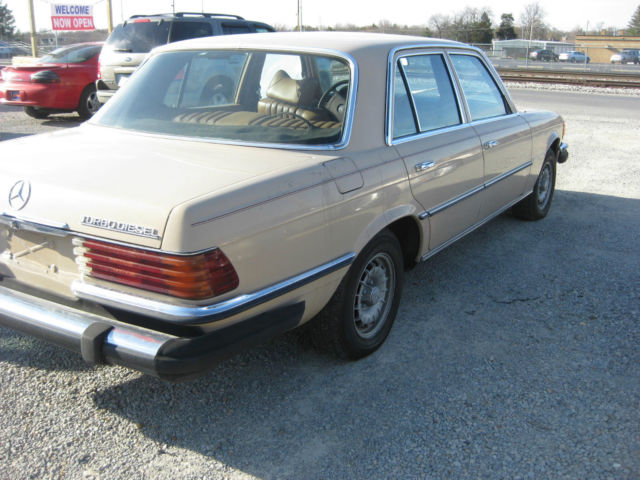 1979 Mercedes-Benz 300-Series 4 Door Sedan - photo 2