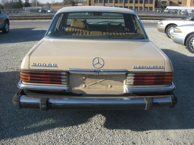 1979 Mercedes-Benz 300-Series 4 Door Sedan - photo 3