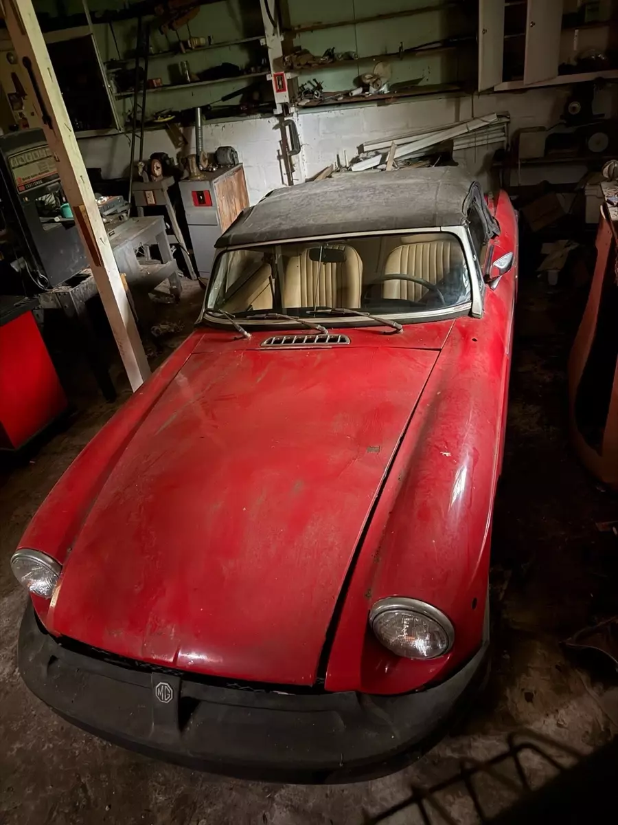 1979 MG B Red coupe 1979 MG B coupe