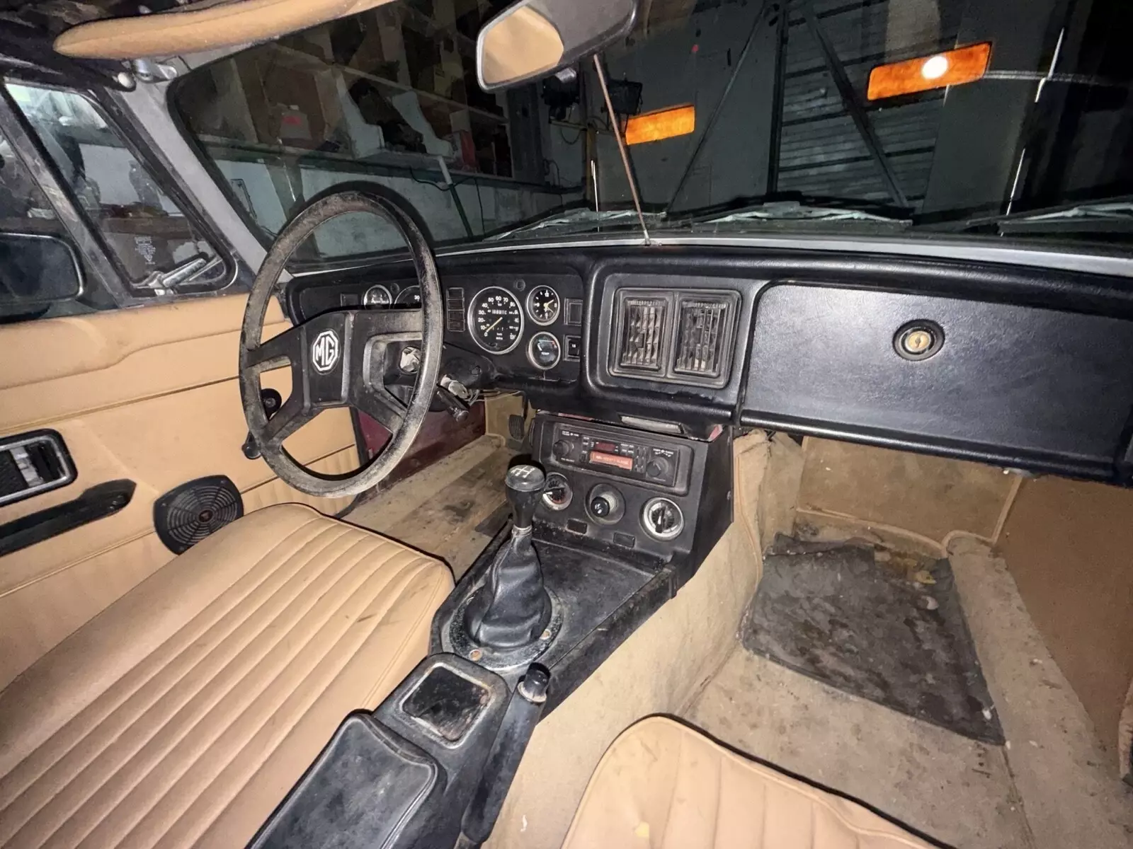 1979 MG B coupe - photo 11