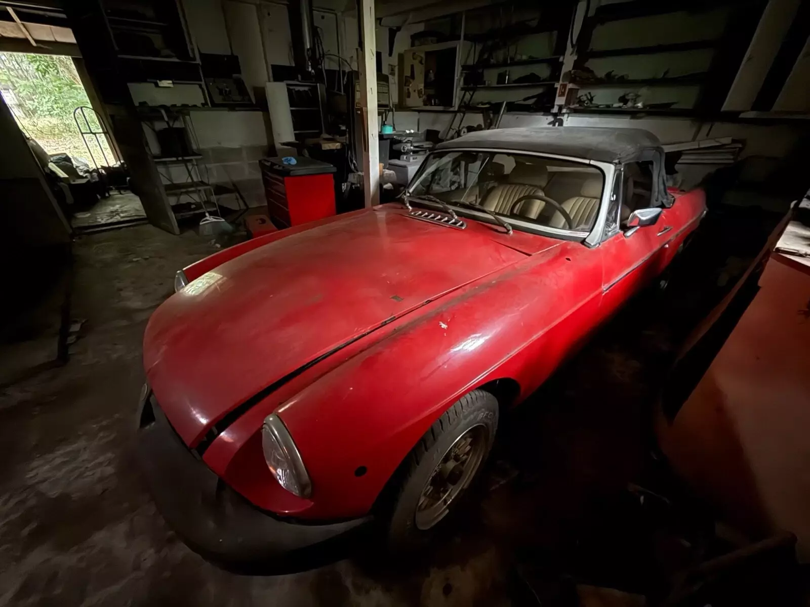 1979 MG B coupe - photo 2