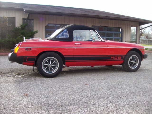 1979 MG MGB 2 DOOR - photo 2