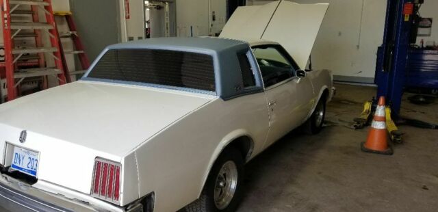 1979 Pontiac grandprix bigblock reared in back 1979 Pontiac Grand Prix