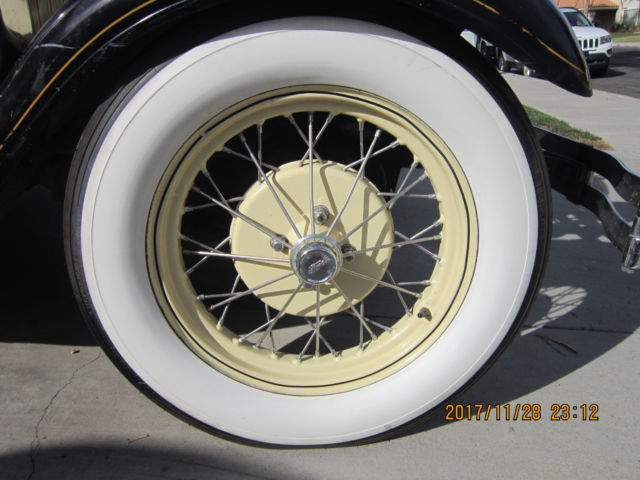 1928 Ford Model A Black and Cream - photo 9