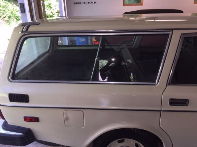1979 Volvo 240 DL Wagon 4-Door - photo 8