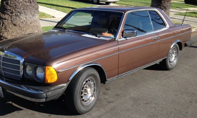 1980 300 cd w/ 1983 OM617 Turbo conv Snrf & 1982 gray mkt 240d manual snrf 1980 Mercedes-Benz 300-Series