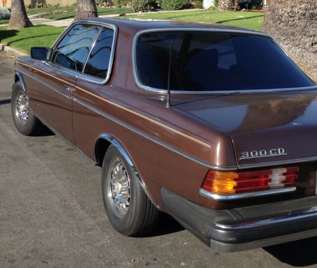 1980 Mercedes-Benz 300-Series - photo 2