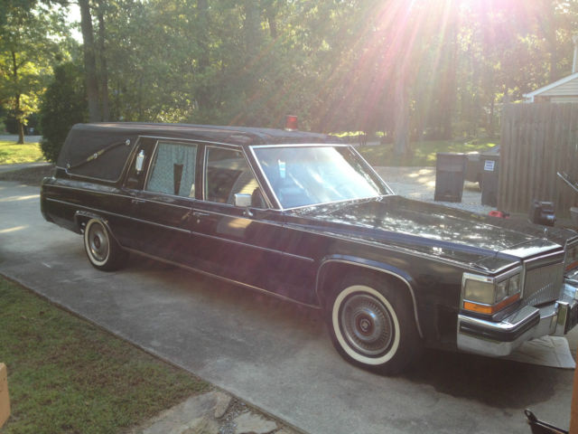 1980 Cadillac S&S Victoria Hearse - photo 2