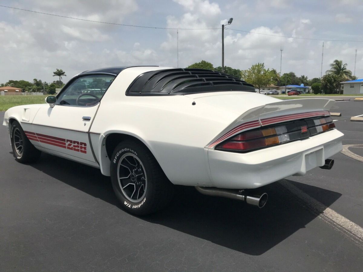 1980 Chevrolet Camaro Survivor collectors clean. - photo 3