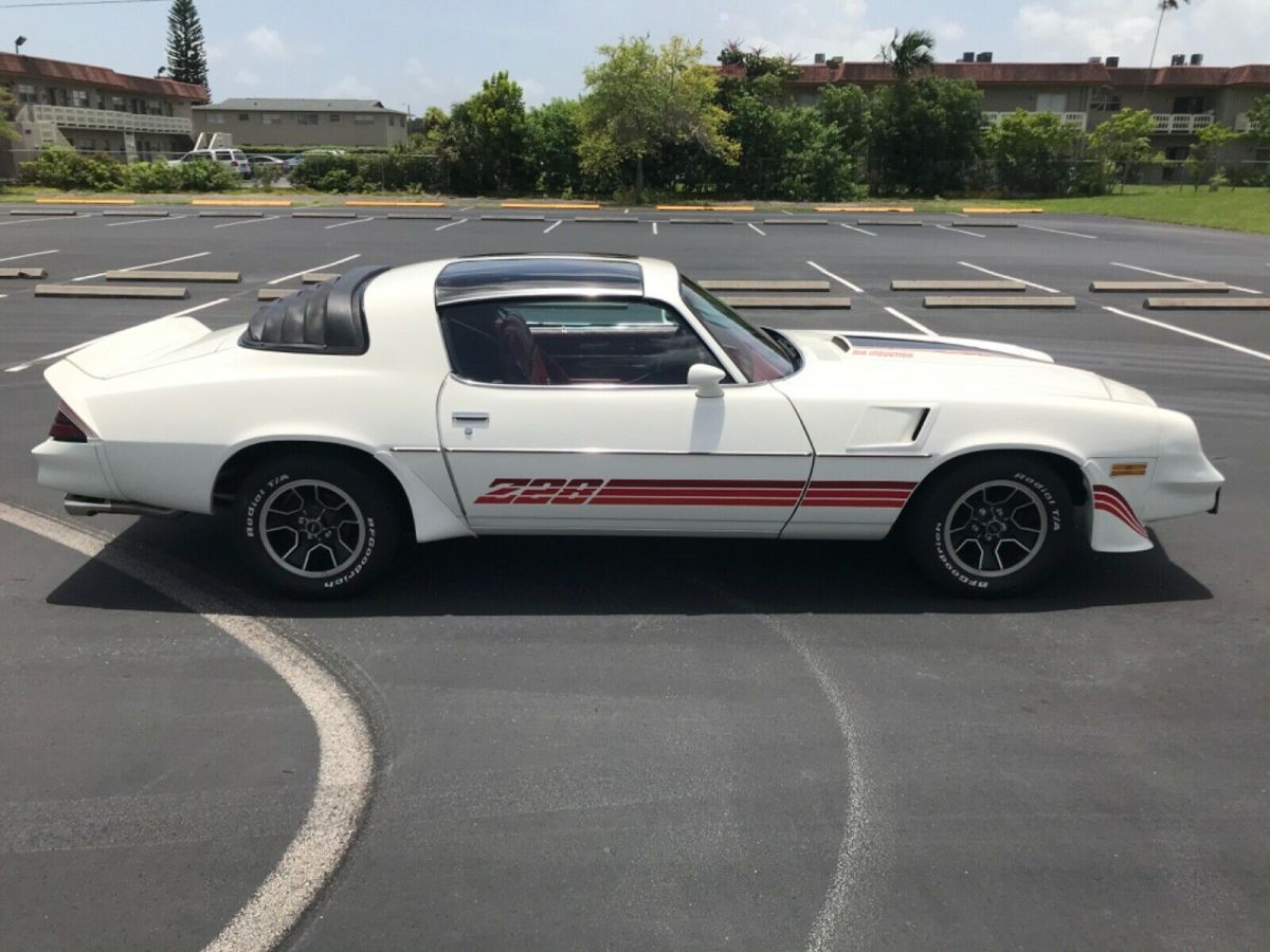 1980 Chevrolet Camaro Survivor collectors clean. - photo 5