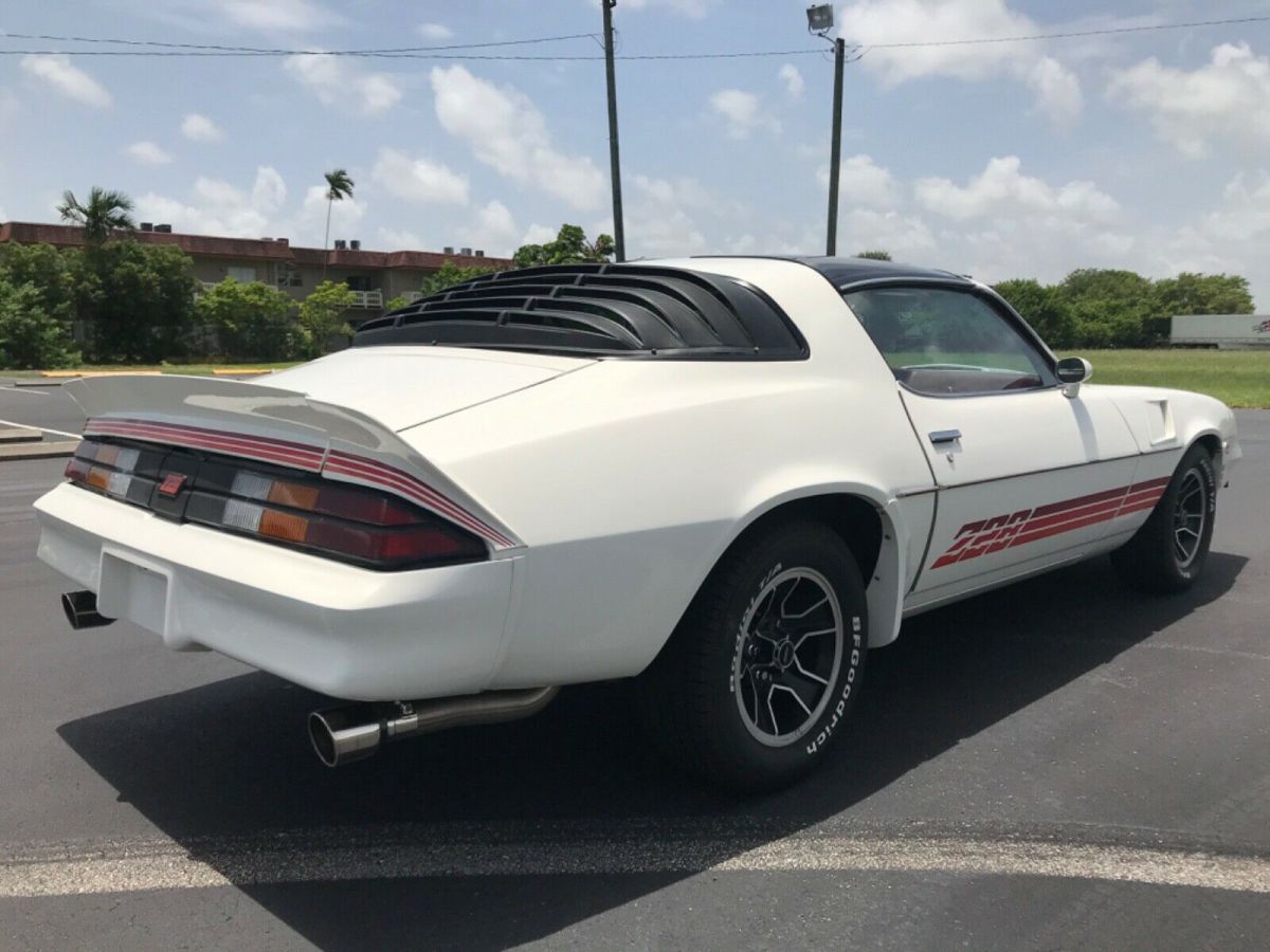 1980 Chevrolet Camaro Survivor collectors clean. - photo 6