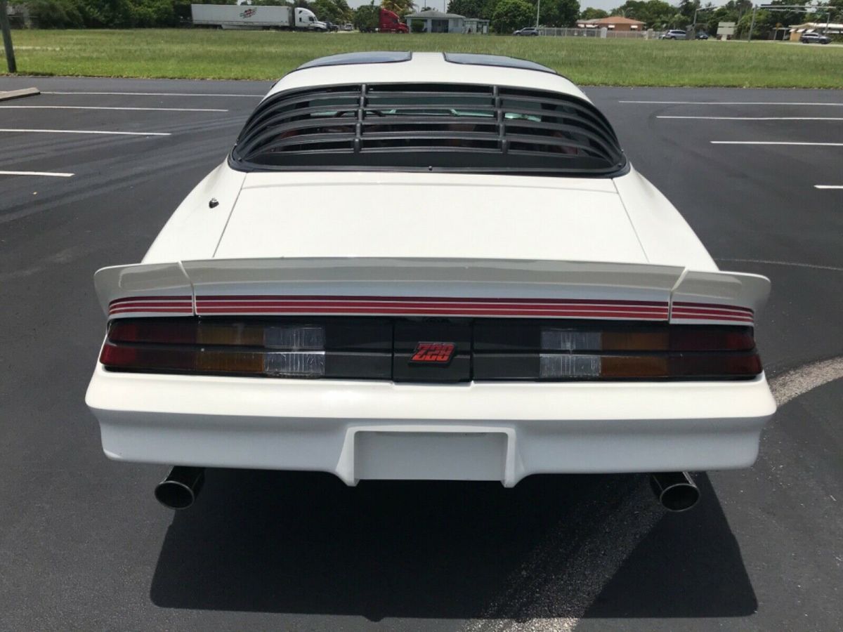 1980 Chevrolet Camaro Survivor collectors clean. - photo 8