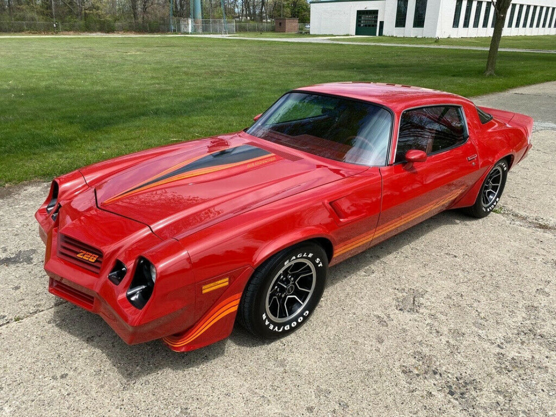 1980 Chevrolet Camaro Z28 350 CID 4 Speed - photo 2