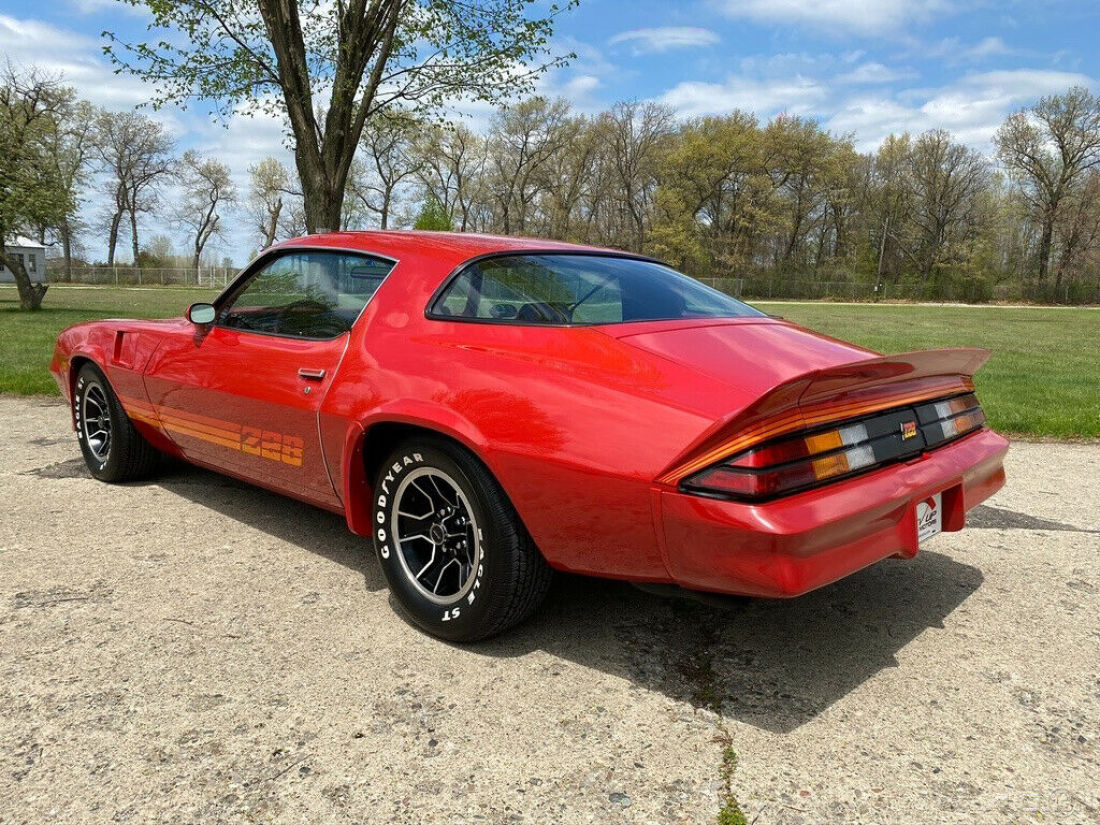 1980 Chevrolet Camaro Z28 350 CID 4 Speed - photo 7