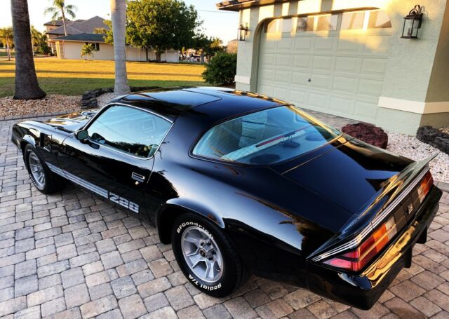 1980 Chevrolet Camaro Z28-4-Speed-350V-8-A/C-Original-Low-Miles!!! - photo 8