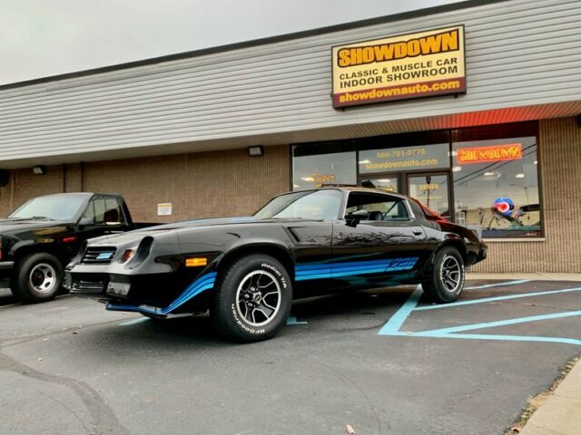 1980 Chevrolet Camaro Z/28 Black 350 V8 - Stunning color combination 1980 Chevrolet Camaro --