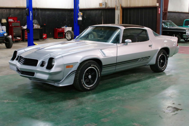 1980 Chevrolet Camaro Z28 T-Tops 350 4 speed - photo 2