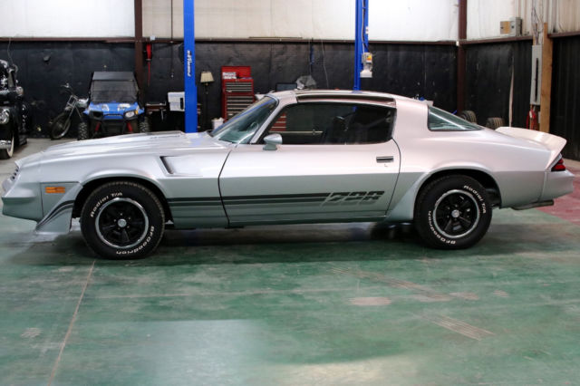1980 Chevrolet Camaro Z28 T-Tops 350 4 speed - photo 3