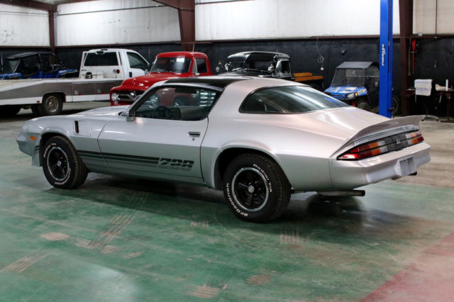 1980 Chevrolet Camaro Z28 T-Tops 350 4 speed - photo 4