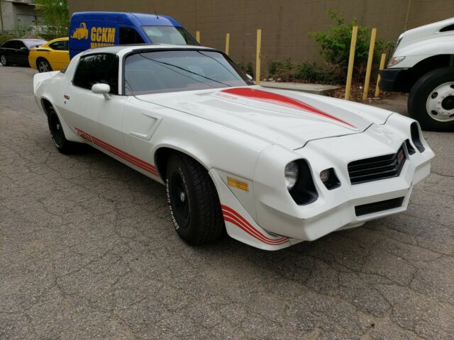 1980 CHEVROLET CAMARO Z28 WHITE/ RED 350 C.I. GREAT PROJECT CAR SOUNDS GREAT!!! 1980 Chevrolet Camaro Z28