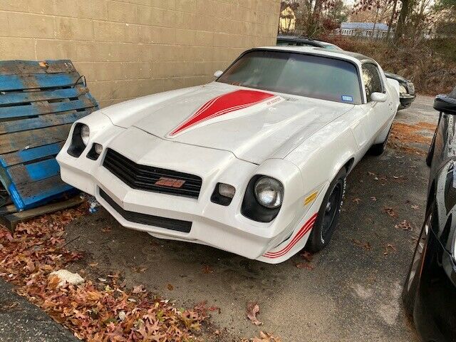 1980 CHEVROLET CAMARO Z28 WHITE/RED REAL Z28 AUTOMATIC BUILT 350 ENGINE 1980 Chevrolet Camaro Z28